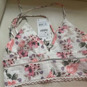 Zara Short top with V-neckline